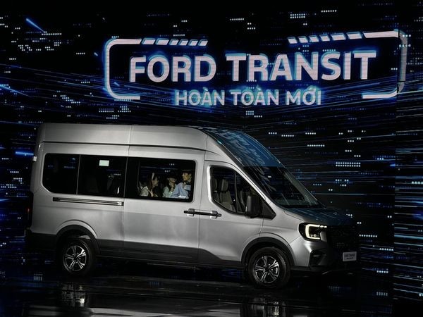 tctd-anh-trai-18-ghe-hoan-toan-moi-ford-transit-2024-xin-chao-ca-nha3-1720163639.jpg