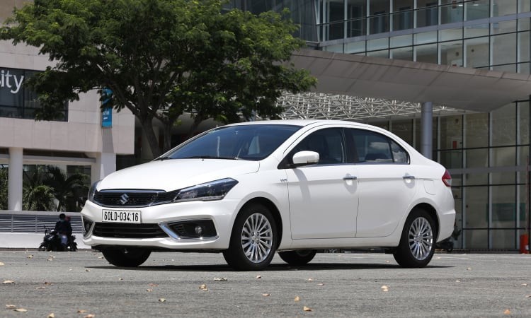 tctd-xe-gam-cao-dang-chiem-song-sedan-va-hatchback-bi-khai-tu1-1721629252.jpg