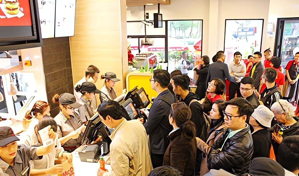 tctd-fast-food-viet-nam-cuoc-chien-ty-do-dang-nong-ruc1-1747899416.jpg