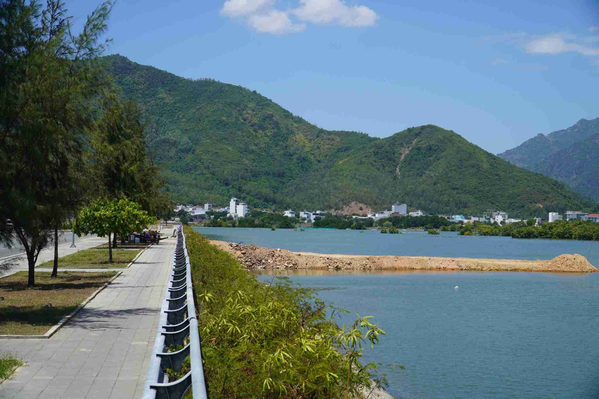 tctd-tam-dung-thi-cong-duong-tam-lan-song-o-nha-trang1-1752653027.jpeg