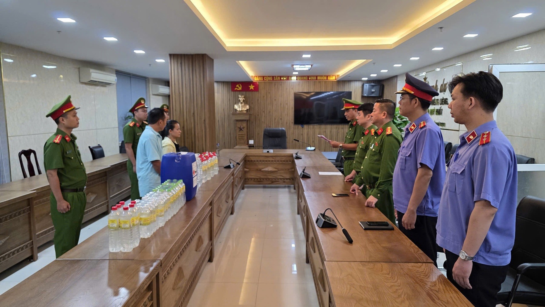 tctd-giat-minh-o-da-nang-pha-axit-cong-nghiep-thanh-giam-an5-1757918278.jpg