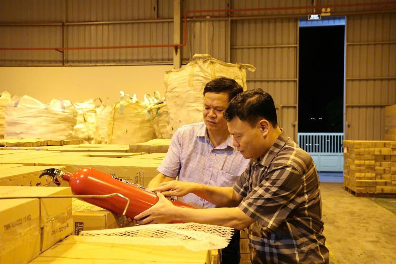 tctd-rung-dong-nganh-pccc-hon-22-trieu-binh-chua-chay-rom-tung-ra-thi-truong-doanh-so-hon-834-ty-dong-1759825927.jpg