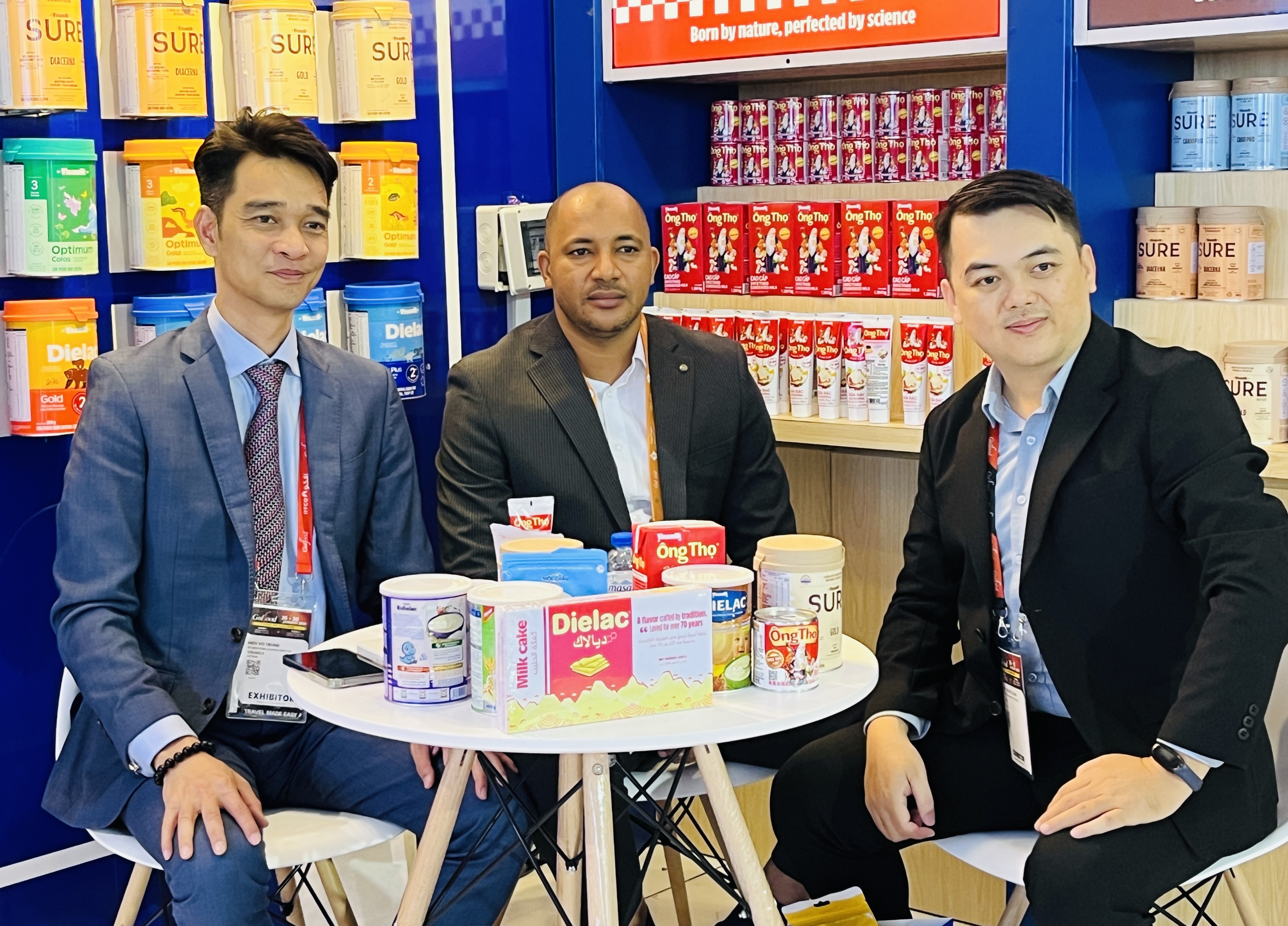 tctdvn-noi-dia-tao-xu-huong-tieu-dung-xuat-khau-vuot-tuong-lua-trung-dong-giup-doanh-thu-quy-1-nam-2026-cua-vinamilk-khoi-sac-3-1777953612.jpg