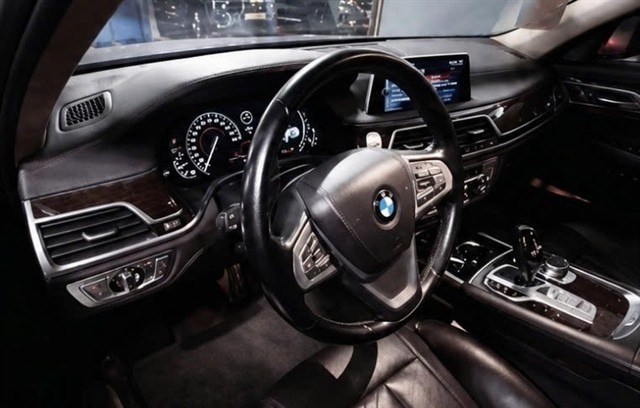 tctdvn-chiec-mercedes-maybach-bien-tu-quy-9-cua-ba-truong-my-lan-len-san-gia-hon-7-ty-nhung-tinh-trang-gay-bat-ngo3-1778657685.png