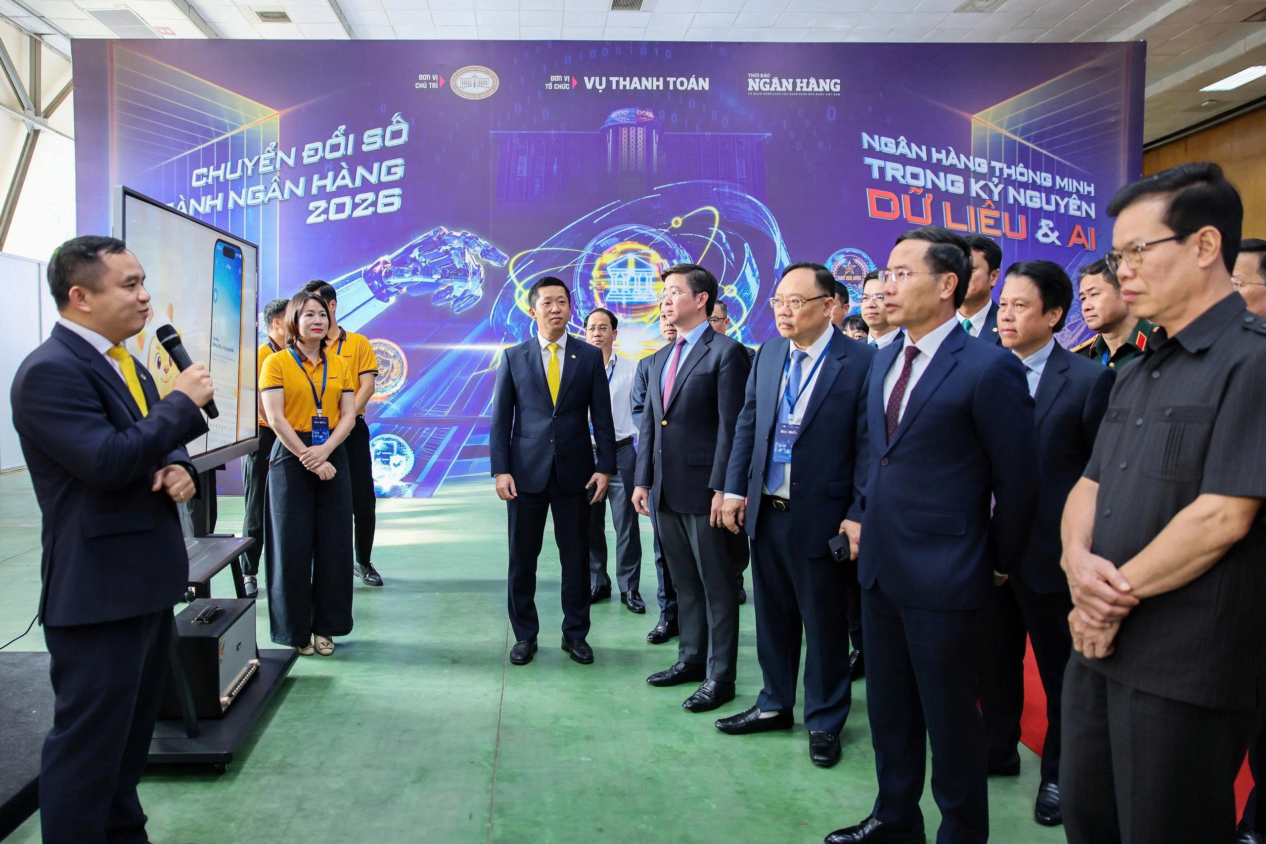 tctdvn-tu-lpbank-plus-den-loc-phat-shop-lpbank-gioi-thieu-cac-giai-phap-so-tai-su-kien-chuyen-doi-so-nganh-ngan-hang-3-1787042738.jpg