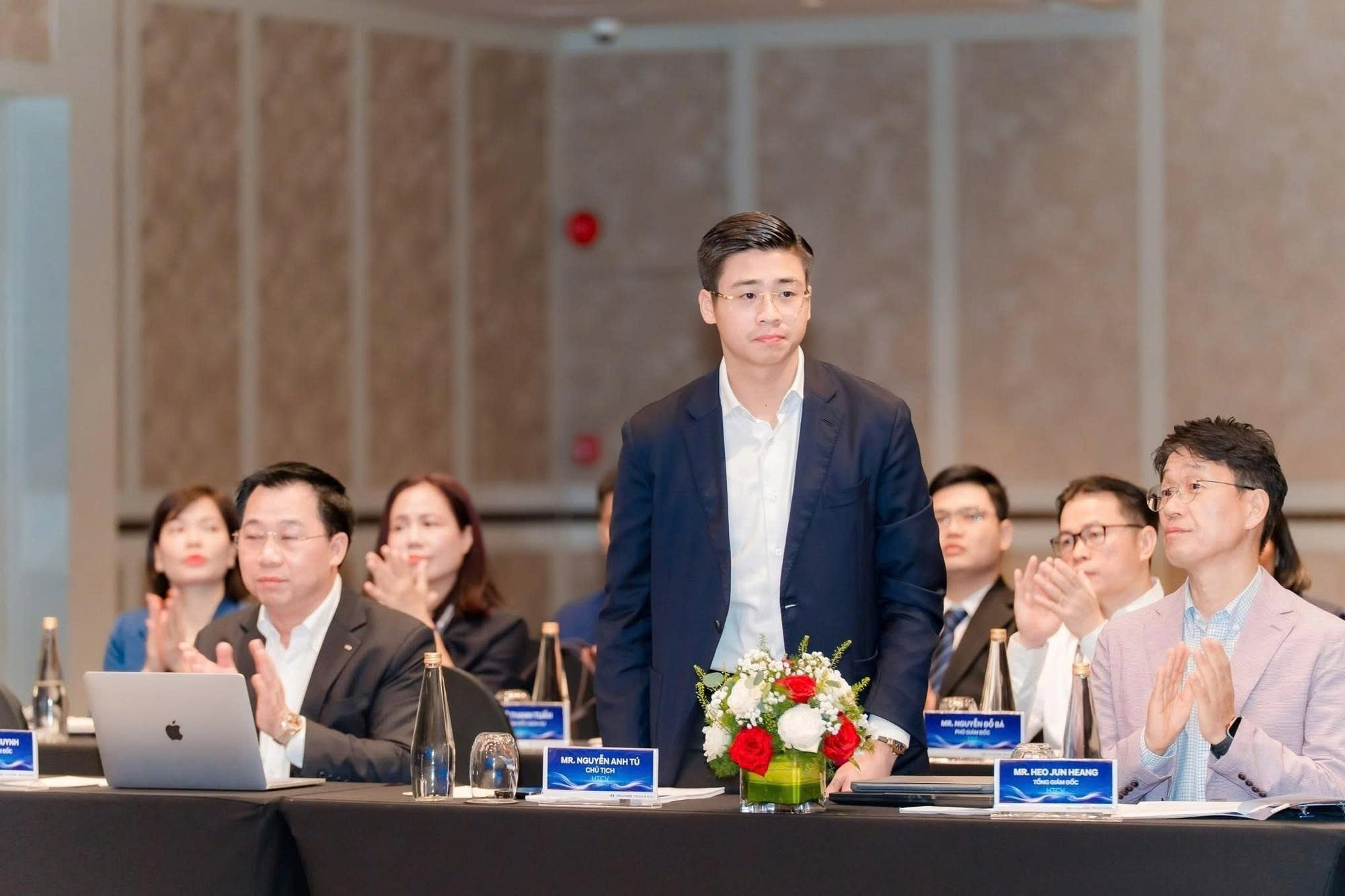 tctdvn-22-tuoi-lam-tro-ly-chua-day-24-tuoi-ngoi-ghe-tong-giam-doc-28-tuoi-trung-cu-dai-bieu-hdnd-tinh-ninh-binh-con-trai-chu-tich-tc-group-thang-tien-ra-sao1-1789623121.jpg