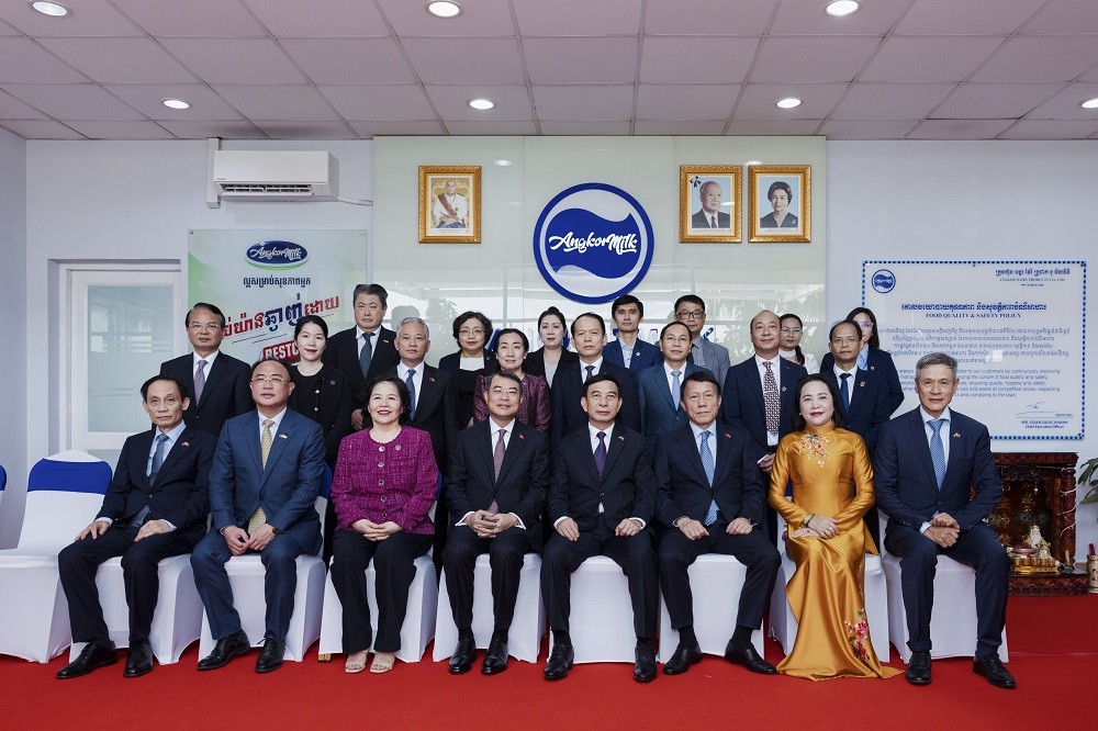 tctdvn-uy-vien-bo-chinh-tri-thu-tuong-chinh-phu-le-minh-hung-tham-angkomilk-dau-an-dau-tu-quoc-te-cua-vinamilk-3-1791706888.jpg