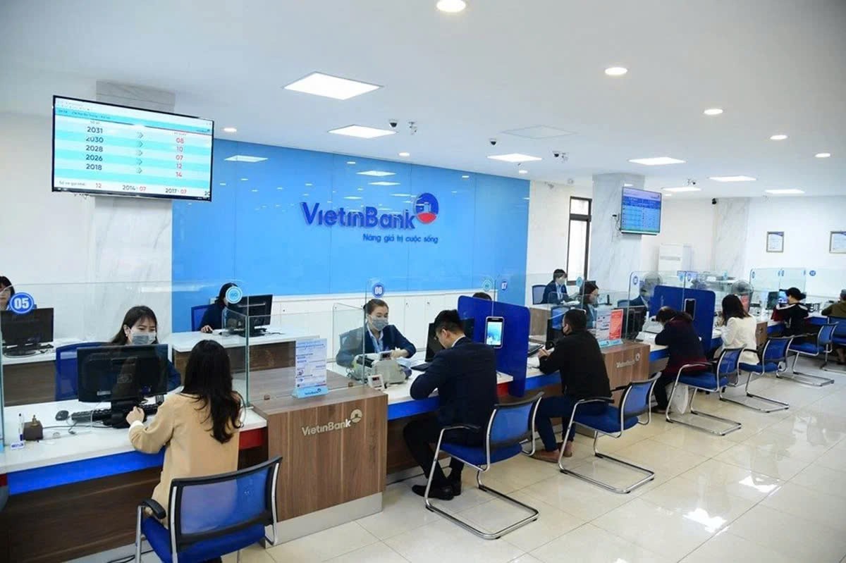 tctd-ngan-hang-lon-bat-dau-thay-doi-vietinbank-dong-cua-loat-phong-giao-dich-1747809071.jpg