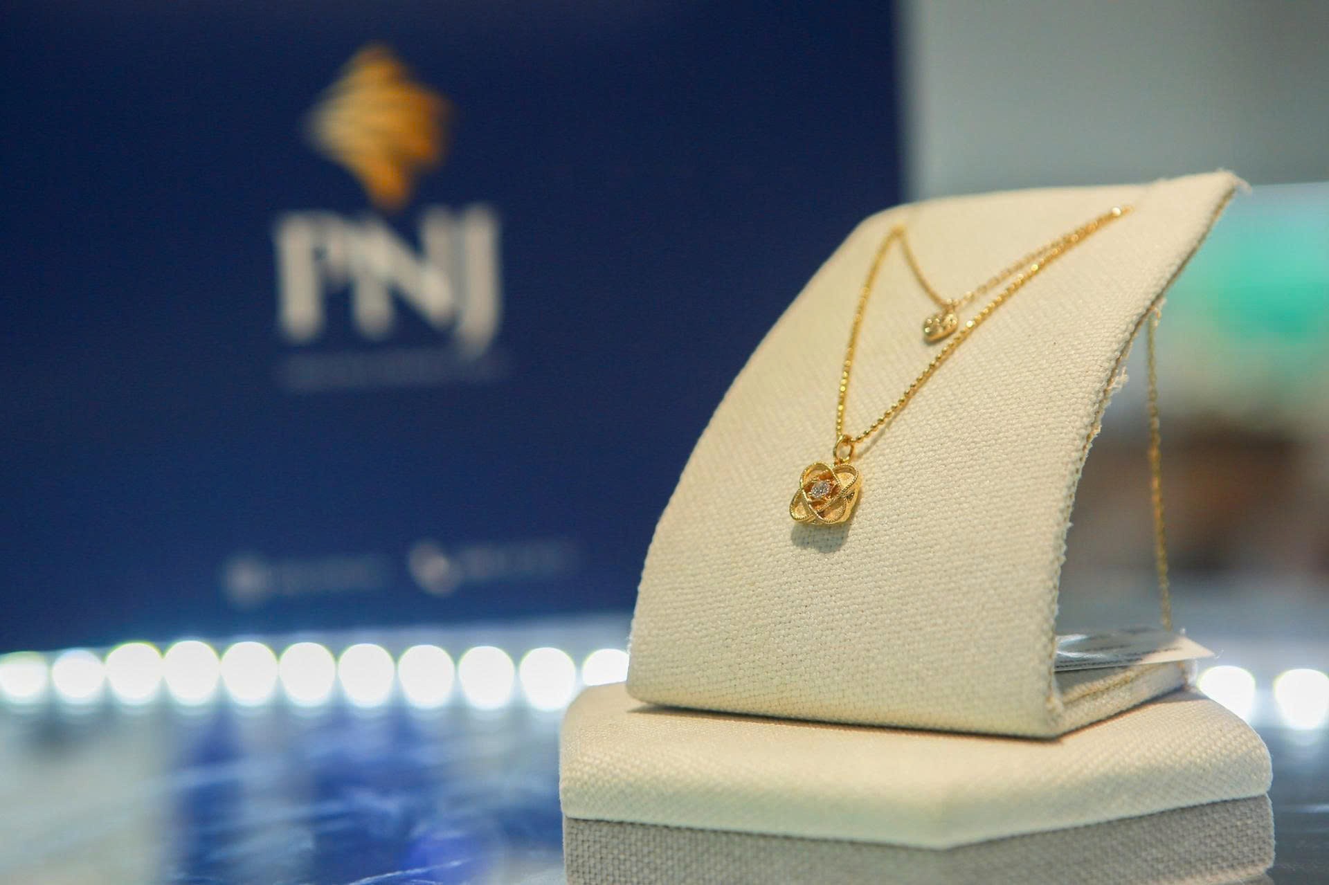 PNJ đối mặt bài toán thu đổi hơn 2.267 tỷ đồng, lợi nhuận 6 tháng giảm 35%