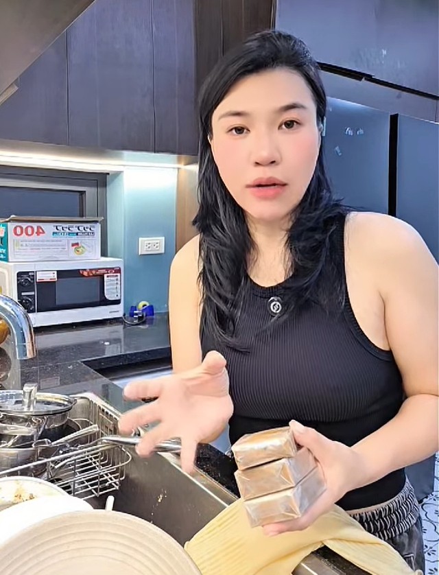tctd-lai-them-mot-drama-ban-hang-khien-dan-mang-day-song-me-cua-com-va-cau-chuyen-cao-ngua-cho-tre-6-thang-tuoi-1750352083.jpg