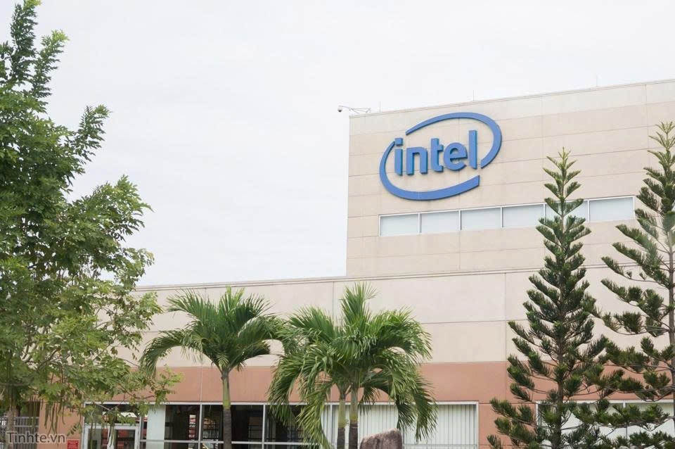 tctdvn-intel-chuyen-them-san-xuat-sang-viet-nam-tphcm-san-sang-don-dai-bang-1761485327.jpg