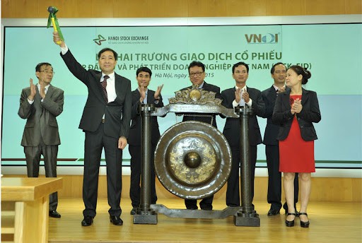 FID có gì mà bị HNX “tuýt còi” liên tiếp?