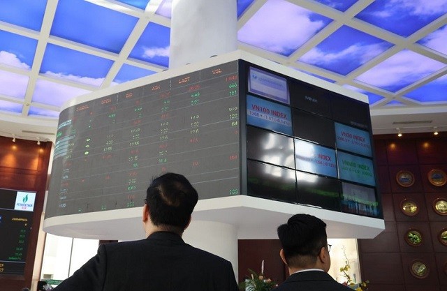 tctd-6-ty-usd-sap-do-vao-chung-khoan-viet-nam-dong-tien-toan-cau-dang-huong-ve-ha-noi-and-sai-gon-1760078775.jpg