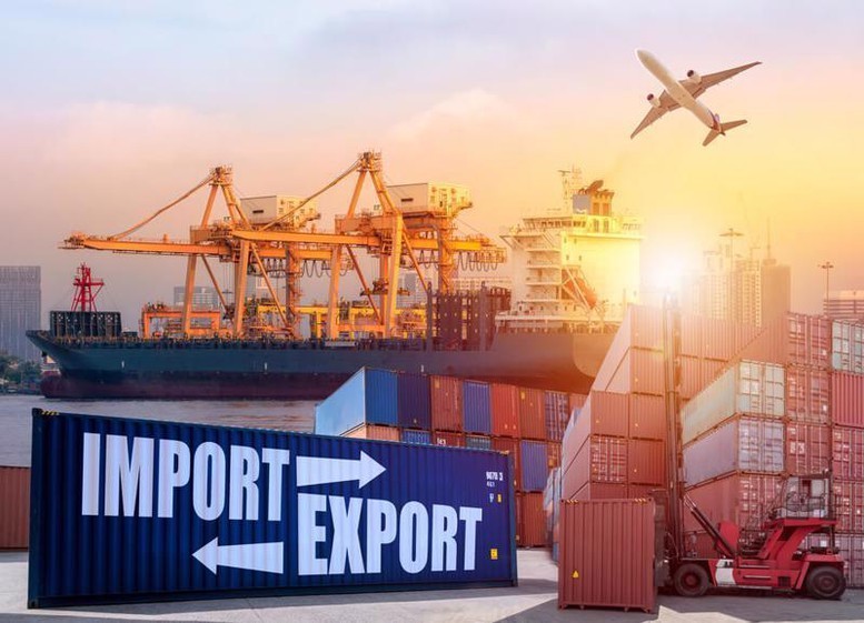 Thu ngân sách từ xuất nhập khẩu 8 tháng vượt 352.000 tỷ đồng, tăng 17,4%