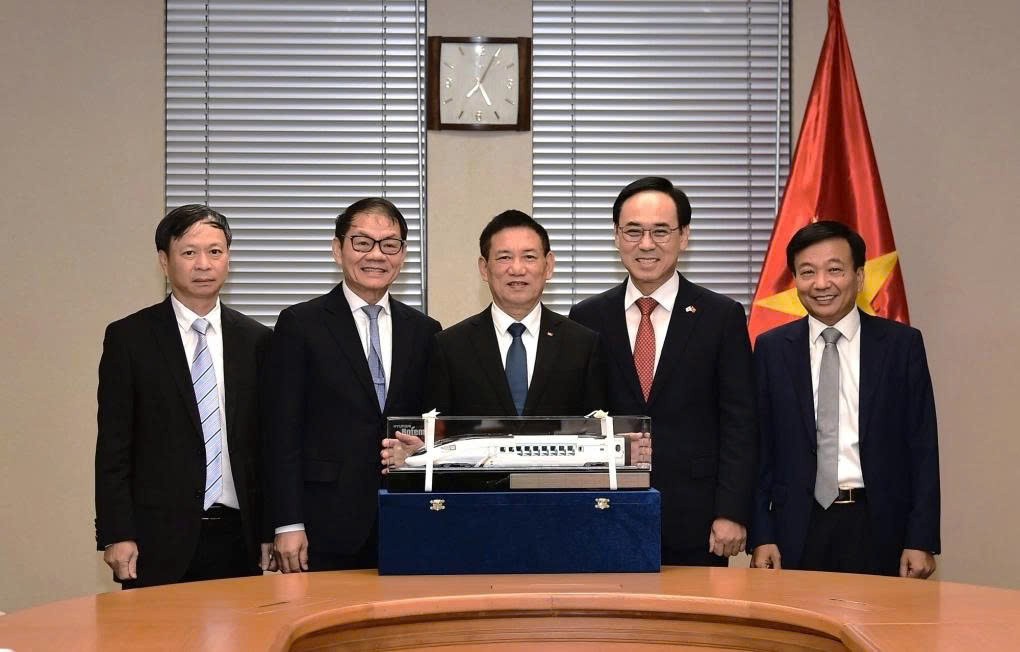 tctdvn-thaco-muon-bat-tay-hyundai-lam-duong-sat-do-thi-buoc-di-tao-bao-cua-ong-tran-ba-duong-1757517745.jpg