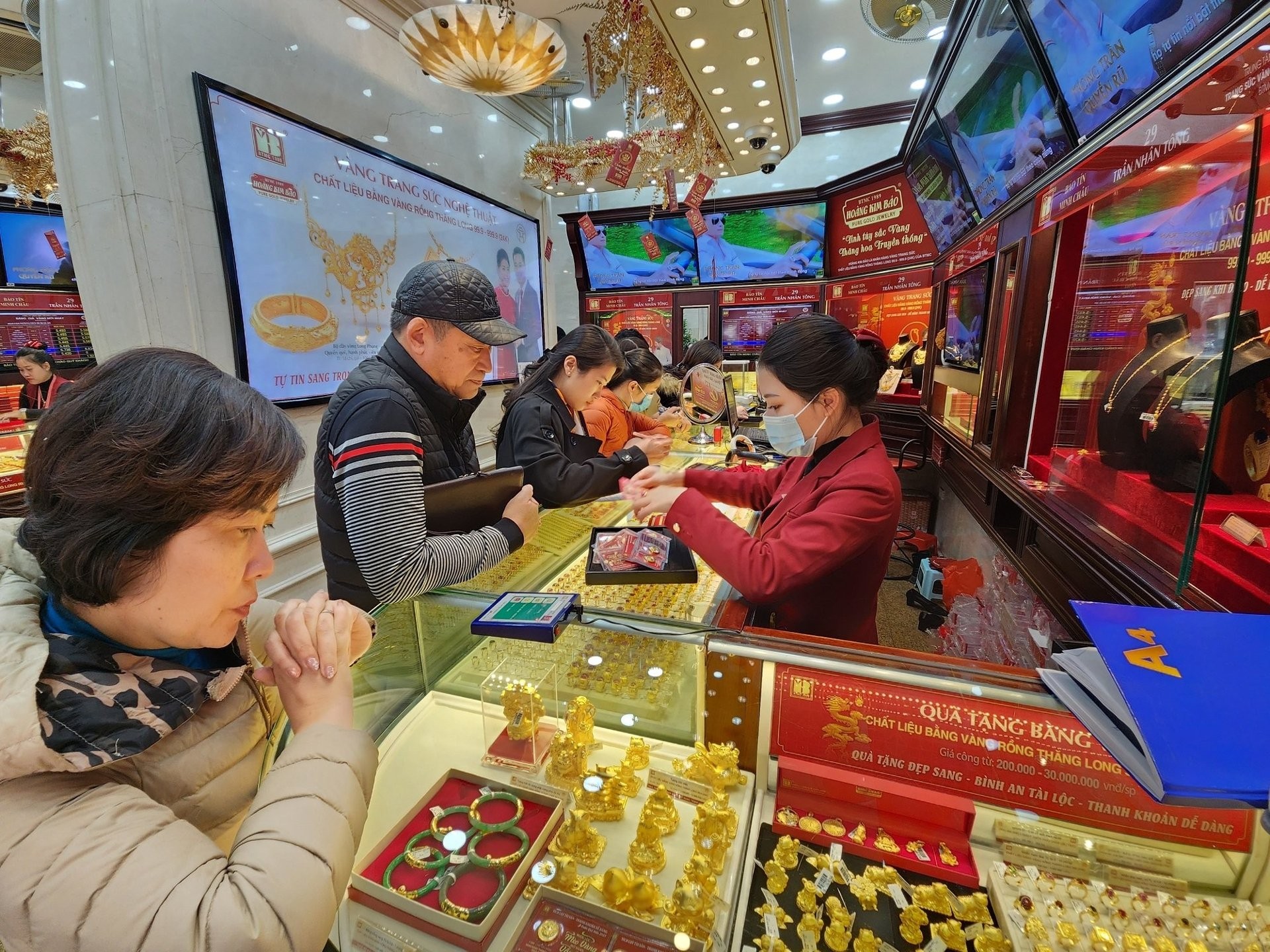tctdvn-sjc-bao-tin-minh-chau-doji-bi-phat-vi-dua-thong-tin-gay-nham-lan-1758685392.jpg