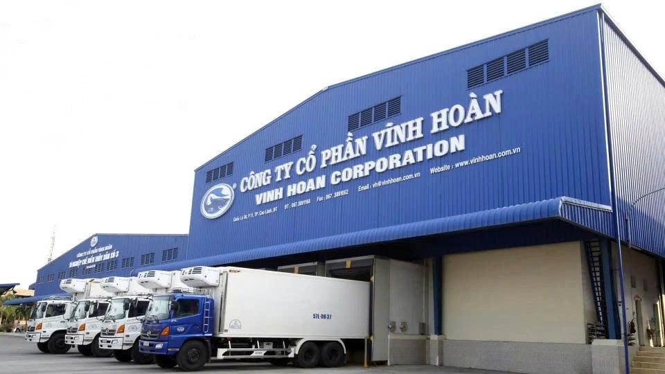 tctdvn-vinh-hoan-da-thoai-sach-von-tu-2019-vi-sao-van-duc-tien-giang-van-nam-trong-vinh-hoan-single-entity-tai-my-1790578057.jpg