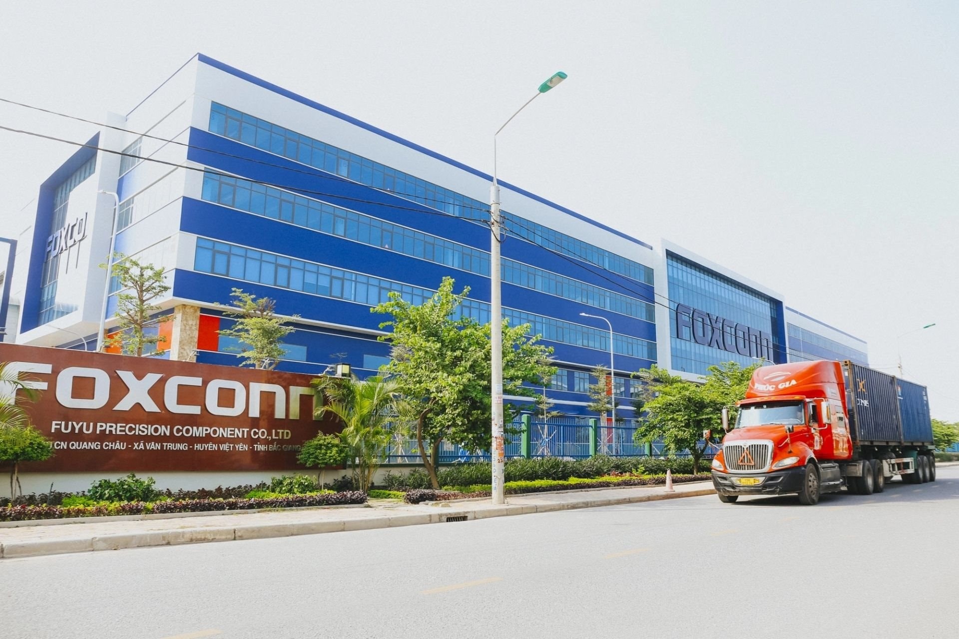 tctdvn-foxconn-di-doi-may-moc-khoi-viet-nam-dau-hieu-apple-chon-an-do-lam-cu-diem-moi-1761619089.jpg