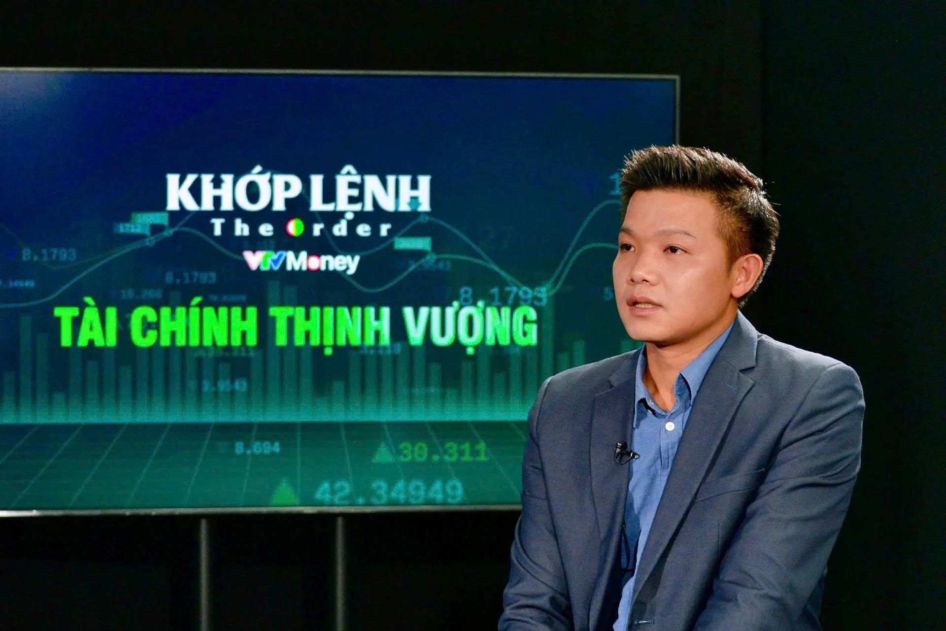 tctd-vn-index-vuot-1300-diem-nhung-nha-dau-tu-nho-le-van-dung-hinh-vi-sao-1748336834.jpg