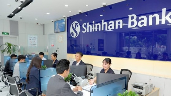 tctdvn-shinhan-bank-viet-nam-lan-dau-tang-truong-am-danh-dau-giai-doan-chung-lai-1758782898.jpg