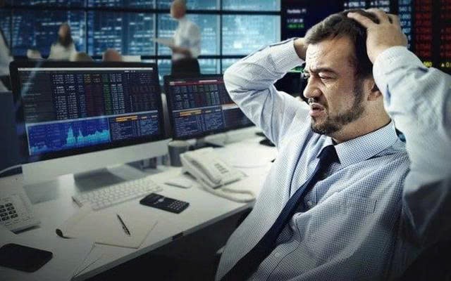 Khối ngoại “xả hàng” hơn 16.000 tỷ trong tháng 3: VN-Index chật vật giữ nhịp