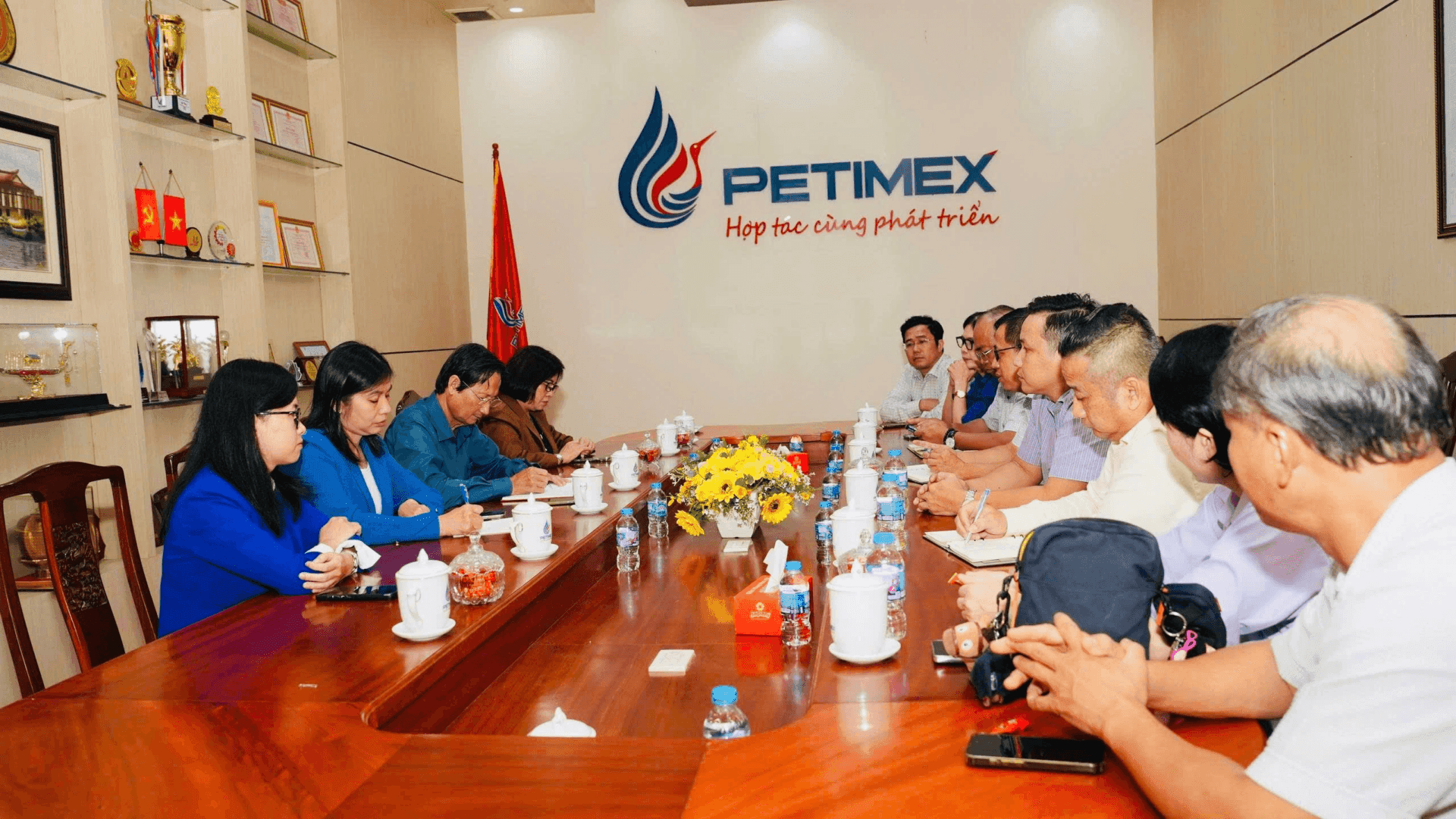 tctdvn-petimex-bi-thanh-tra-chi-ra-giao-dich-185-trieu-lit-xang-dau-tri-gia-hon-2800-ty-dong-thieu-chung-tu-ho-so-duoc-chuyen-sang-bo-cong-an-1792726850.png