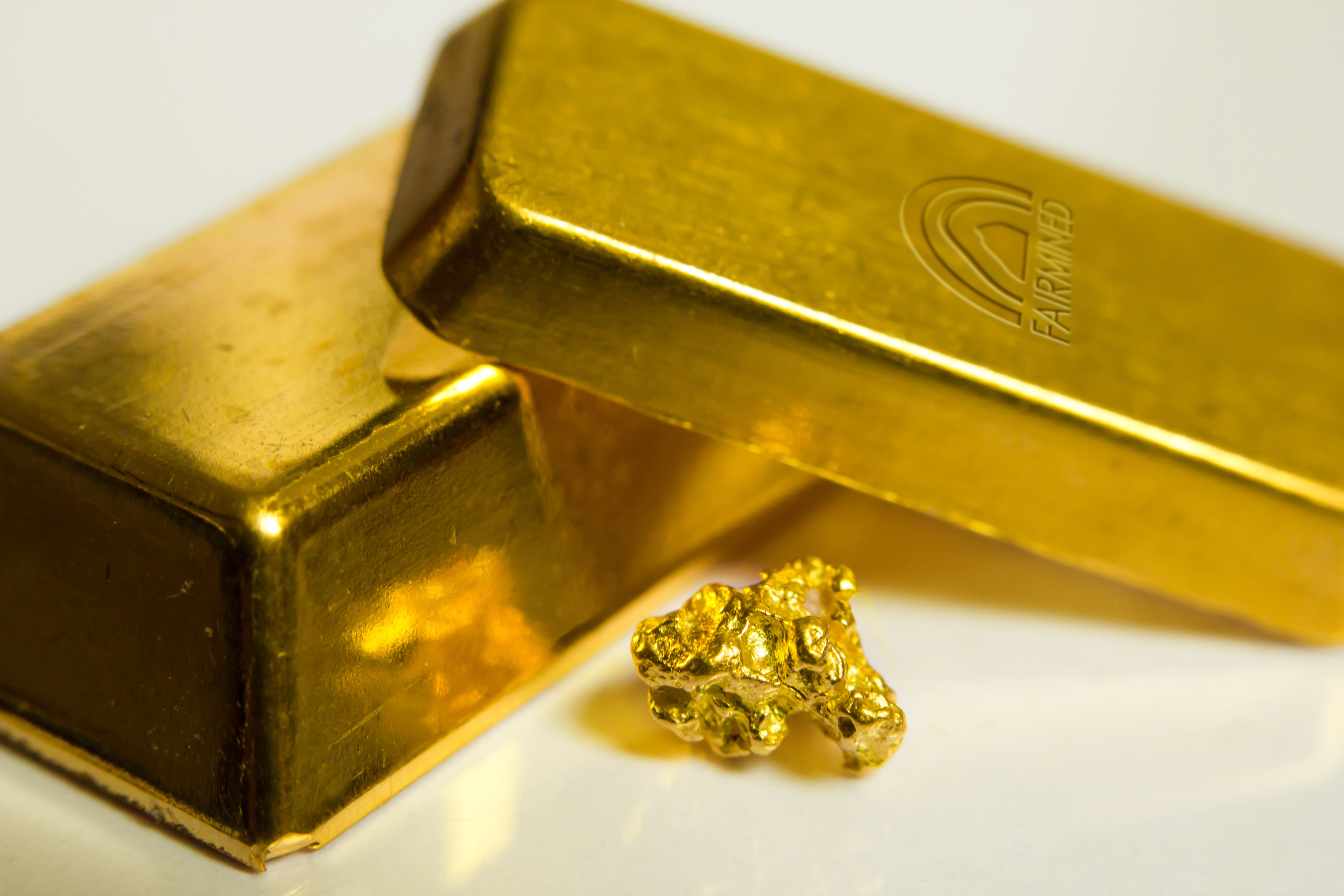Quỹ vàng lớn nhất thế giới bán ròng 3 phiên liên tiếp, giá vàng mất mốc 4.400 USD/OZ