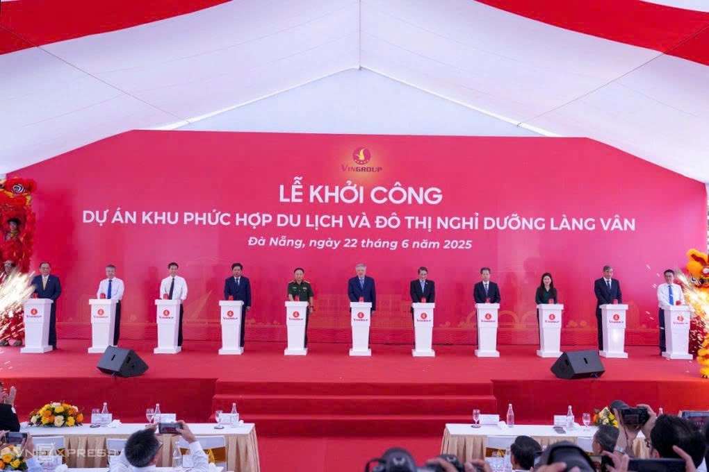 tctdvn-vingroup-khoi-cong-sieu-du-an-nghi-duong-44000-ty-tai-chan-deo-hai-van-1750689435.jpg