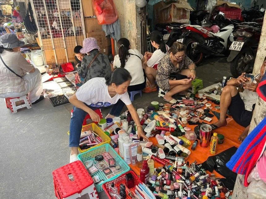 tctdvn-hang-hieu-gia-beo-tu-cho-truyen-thong-den-mang-xa-hoi-1756105882.jpg