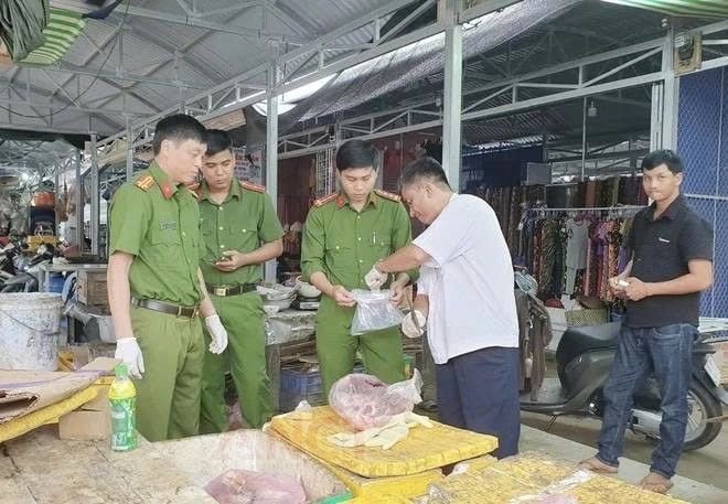 tctdvn-can-tho-phat-hien-thit-heo-nhiem-ta-lon-chau-phi-van-duoc-dong-dau-kiem-dich-1760589697.jpg