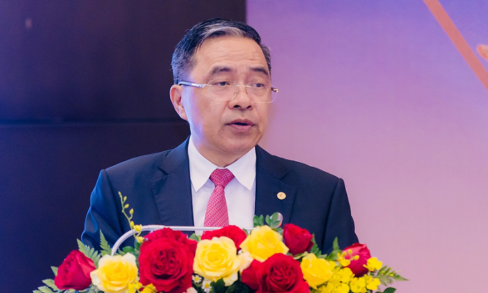 tctdvn-chu-tich-vinhomes-lam-ceo-vinspeed-thau-tom-hung-long-de-but-toc-1761201281.png