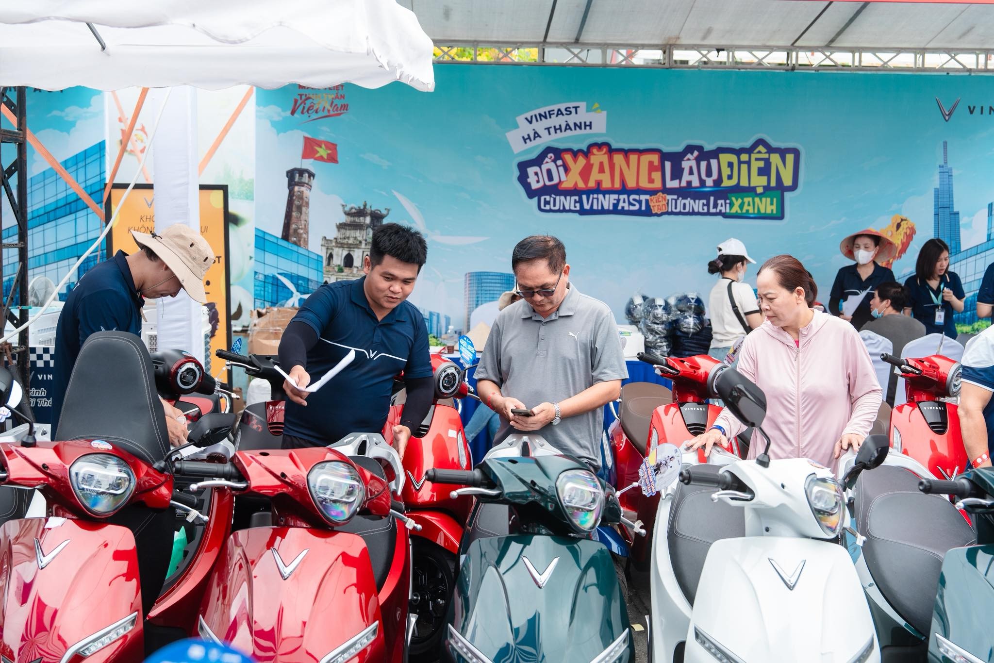 tctdvn-cuoc-dua-xe-may-dien-vinfast-honda-yamaha-bung-chieu-gianh-thi-phan-1753618957.jpg
