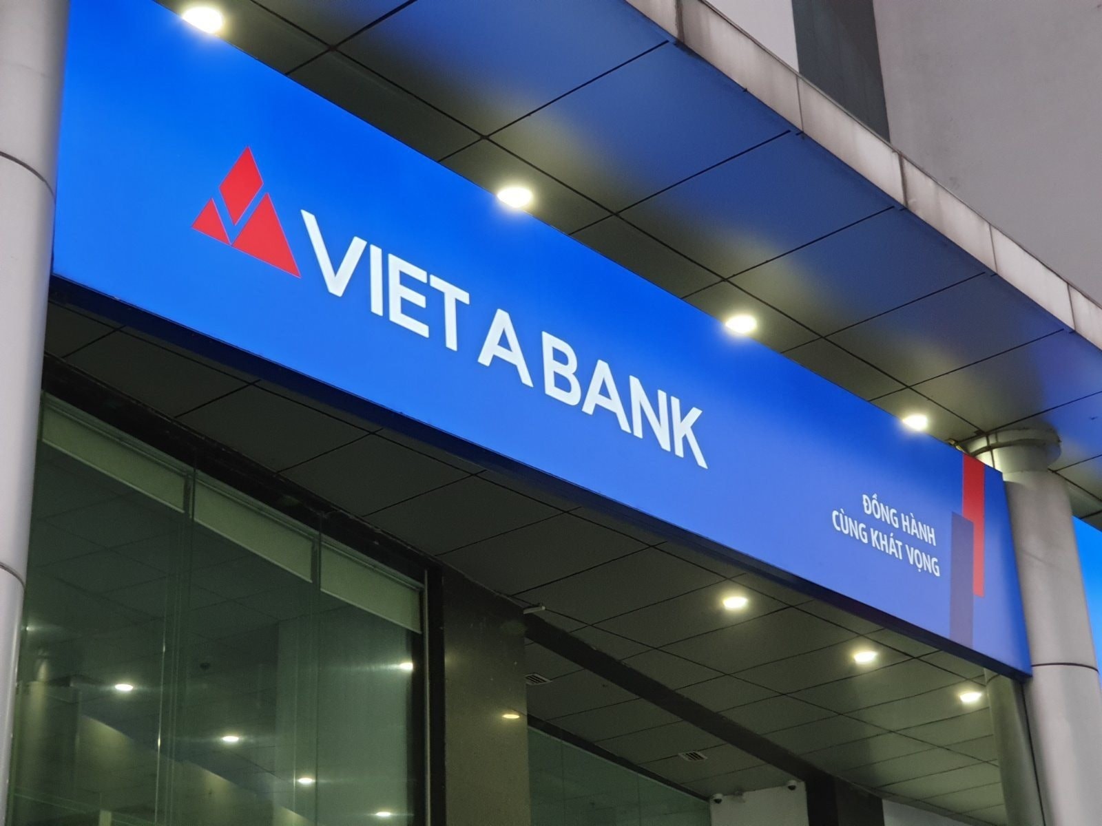 tctdvn-viet-phuong-group-muon-giam-so-huu-tai-vietabank-he-lo-moi-lien-he-tin-dung-chang-chit-1748418885.jpg