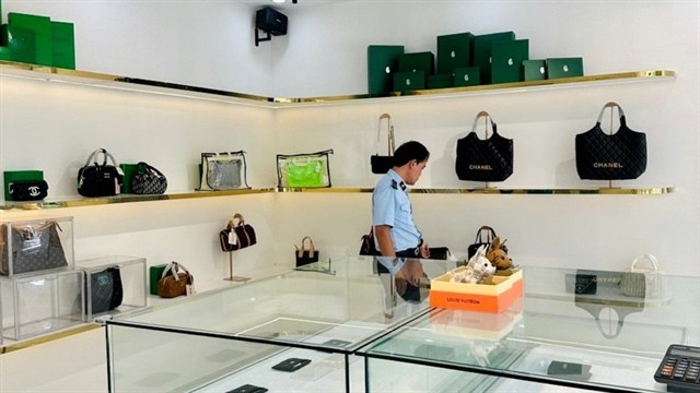 tctd-bat-qua-tang-ban-hang-fake-gucci-chanel-celine-giua-trung-tam-da-nang-1752565500.png