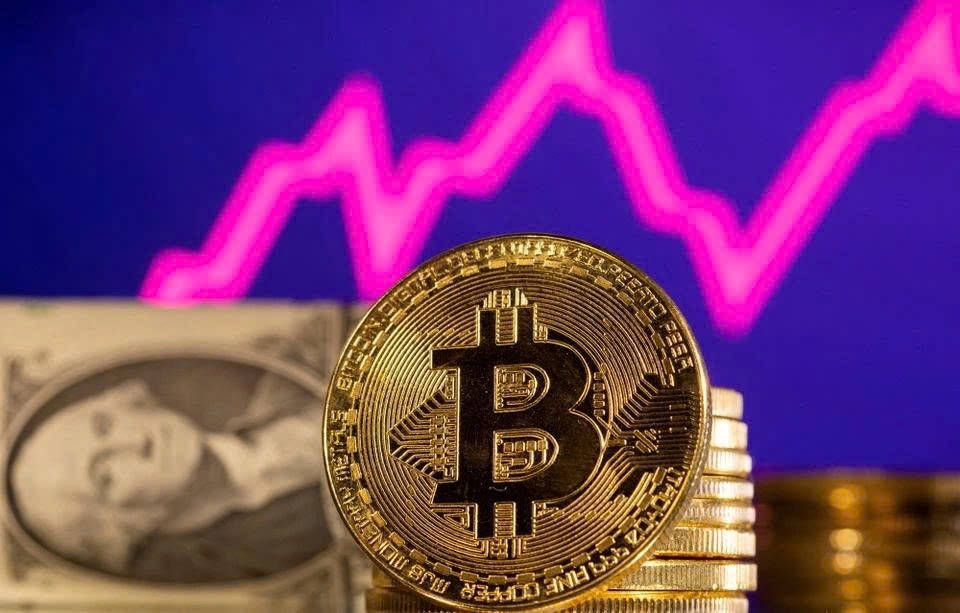 tctdvn-bitcoin-vot-len-110000-usd-cach-dinh-lich-su-chi-con-2-1749538445.jpg