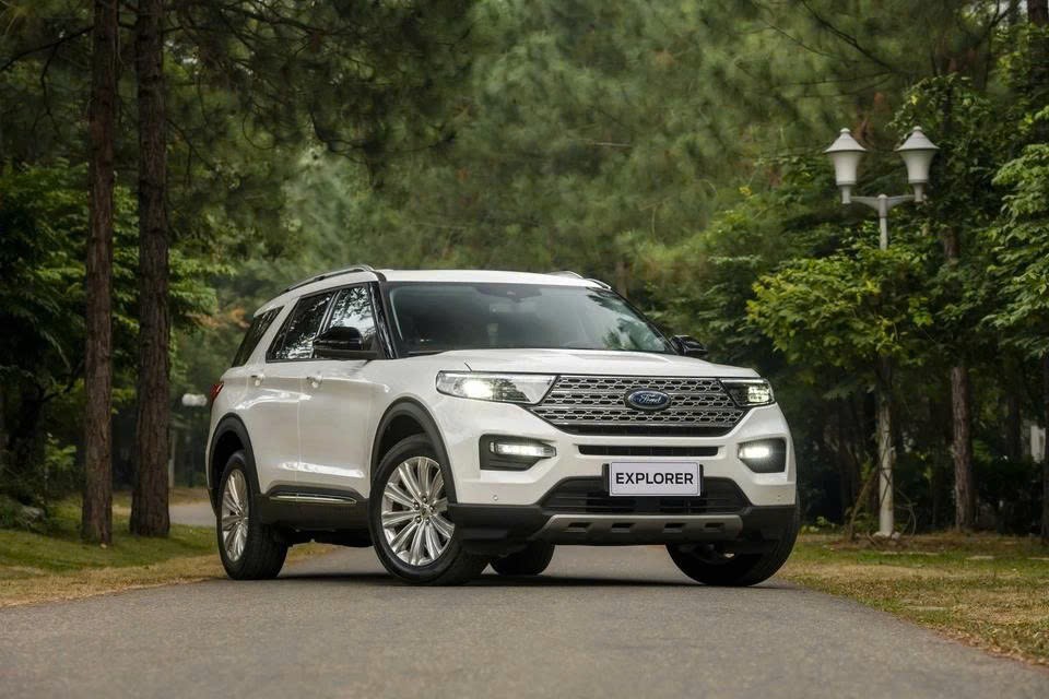 tctdvn-ford-trieu-hoi-gan-2500-xe-explorer-tai-viet-nam-du-mau-suv-tien-ty-nay-da-dung-ban-1778645270.jpg