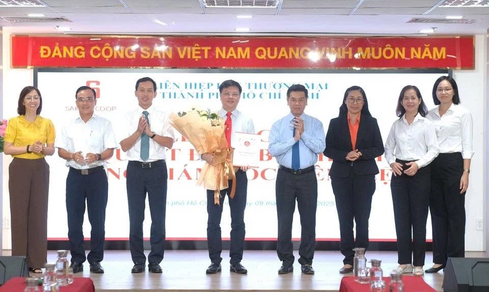 tctdvn-saigon-coop-co-tong-giam-doc-moi-nguoi-nha-len-nam-quyen-hua-hen-doi-moi-ban-le-viet-1760078323.jpg