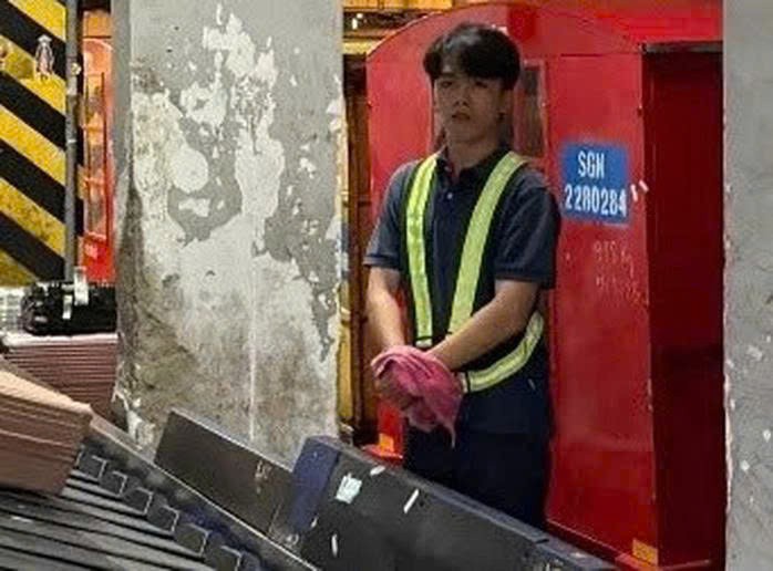 tctd-bay-mot-chuyen-mat-ca-niem-tin-hanh-khach-vietjet-air-bi-rut-sach-50-trieu-trong-vali-ky-gui-1761108559.jpg