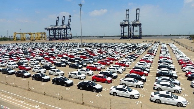 Ô tô bán chạy hơn 30%, vì sao doanh nghiệp vẫn “đau đầu” vì tiền?