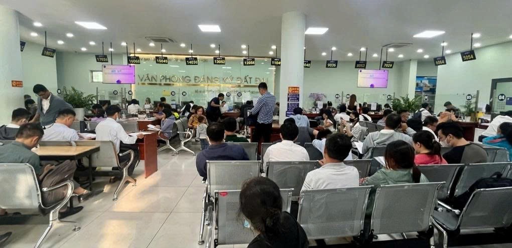 tctdvn-de-xuat-dua-van-phong-dang-ky-dat-dai-ve-phuong-xa-nguoi-dan-lam-so-do-co-the-khong-can-len-huyen-nua-1760079790.jpg