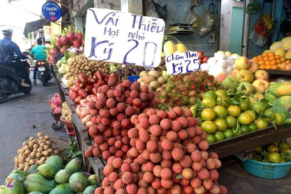 Giá trái cây rơi tự do: Sầu riêng, vải thiều, chôm chôm… rẻ chưa từng thấy