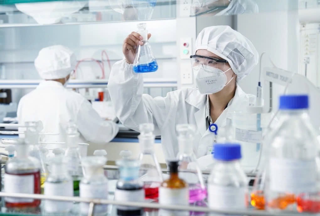 tctdvn-ong-lon-trung-quoc-chi-5700-ty-thau-tom-65-imexpharm-dai-gia-khang-sinh-viet-nam-1747989818.jpg
