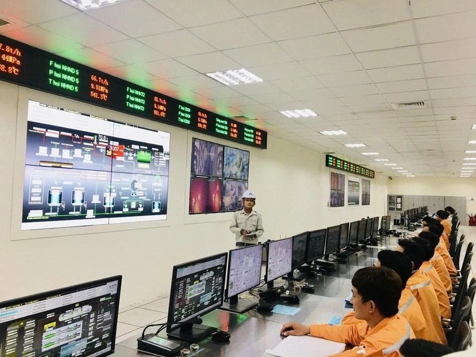 tctdvn-vua-thep-tran-dinh-long-tinh-di-ban-dien-1757860223.jpg