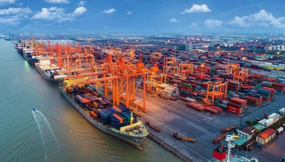 Xuất nhập khẩu 4 tháng đầu năm vượt 344 tỷ USD, nhưng Việt Nam bất ngờ quay lại trạng thái nhập siêu hơn 7 tỷ USD