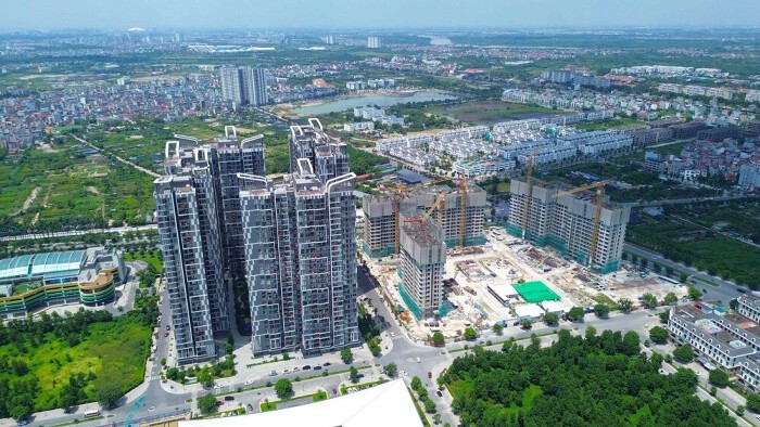 tctdvn-ha-noi-bung-no-nguon-cung-hon-30000-can-ho-va-nha-o-moi-tu-vingroup-flc-tandt-bitexco-1758295591.jpg
