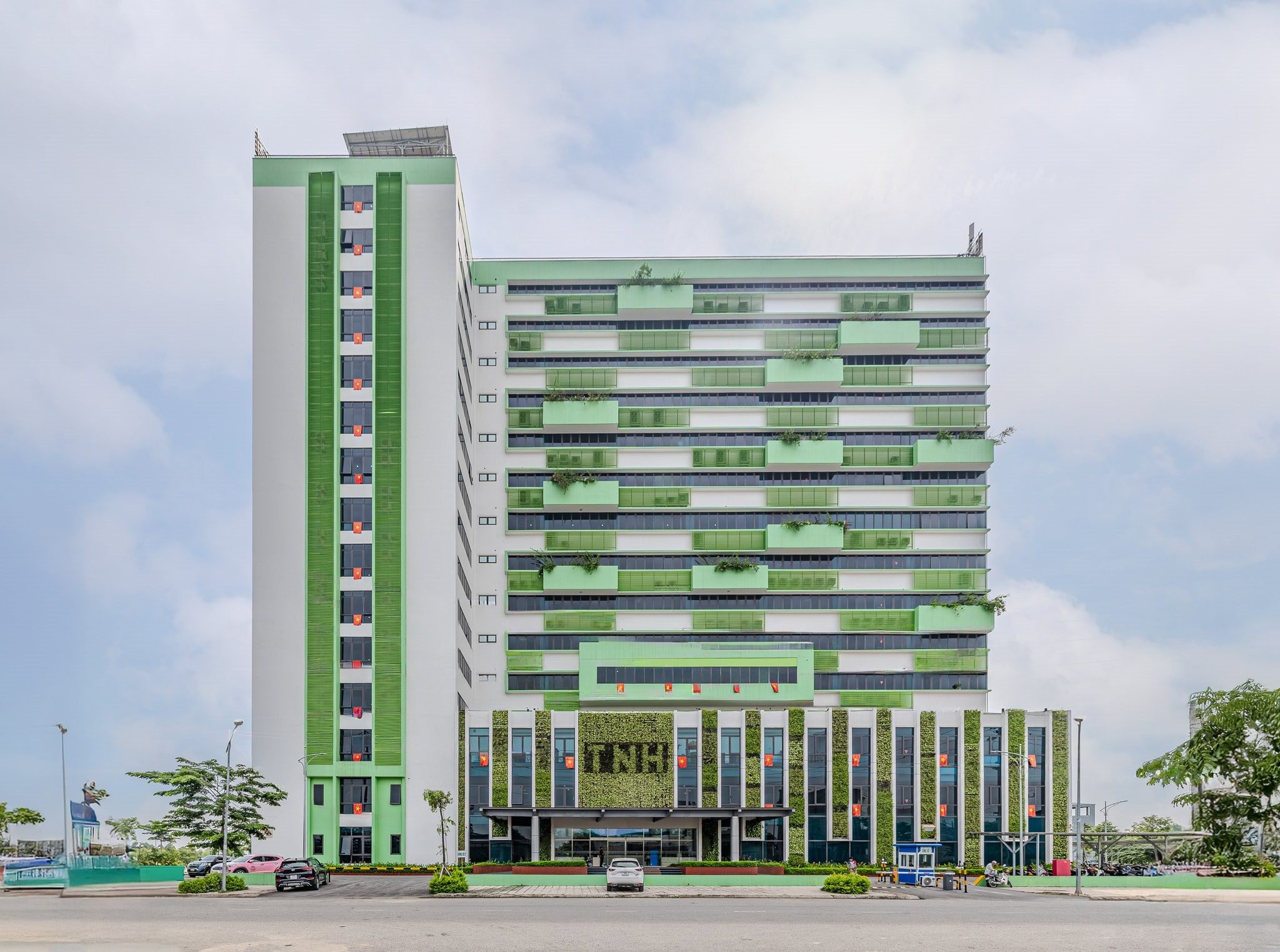 Động thái đáng chú ý tại Bệnh viện TNH: Thành viên HĐQT đăng ký bán sạch cổ phiếu đang nắm giữ khi doanh nghiệp lỗ 71 tỷ đồng