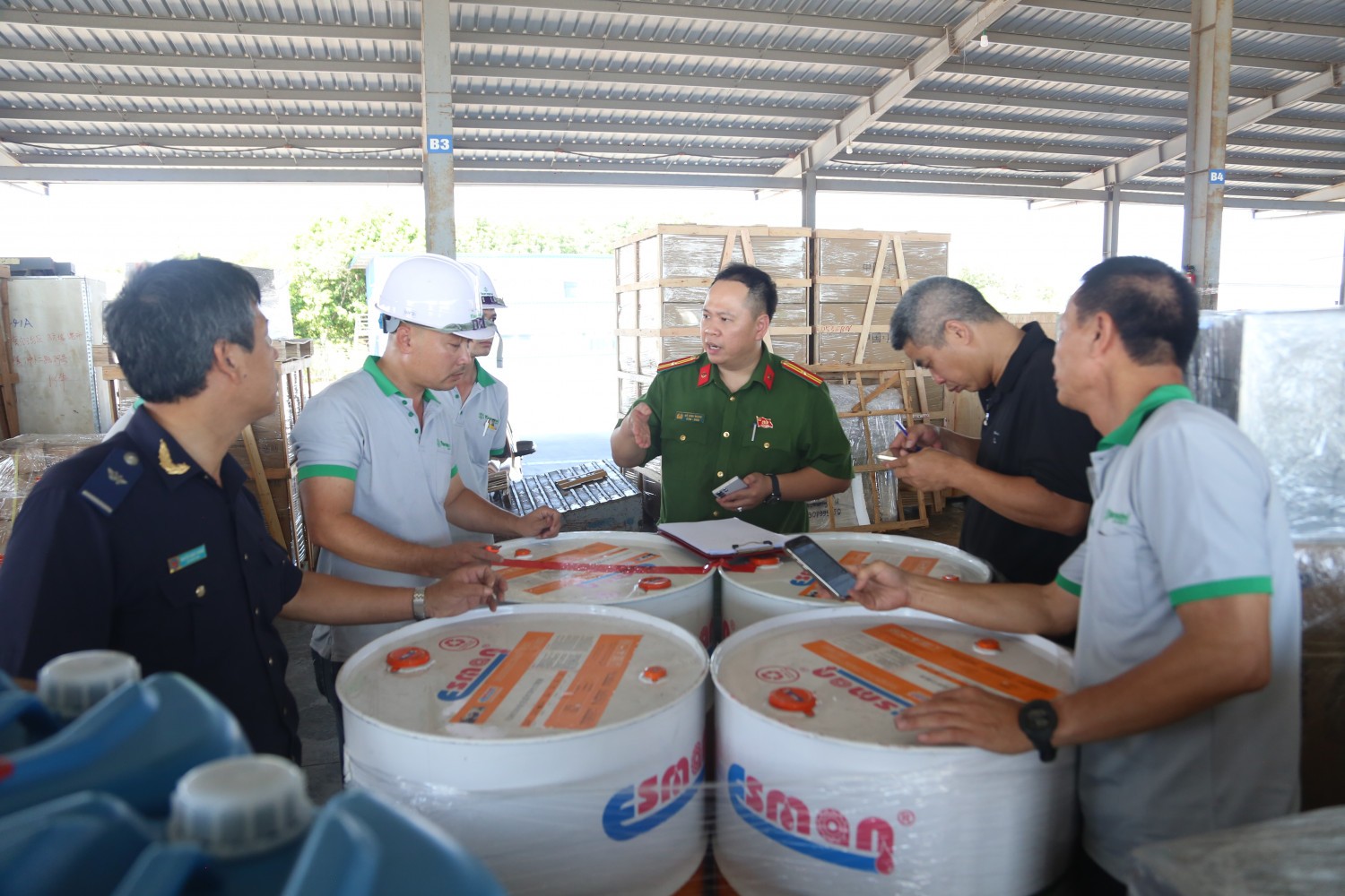 tctd-sieu-duong-day-buon-lau-hang-gia-cong-vua-bi-boc-tran-o-quang-ninh-thu-doan-cuc-tinh-vi-quy-mo-hang-chuc-ty-dong-1760083982.jpg