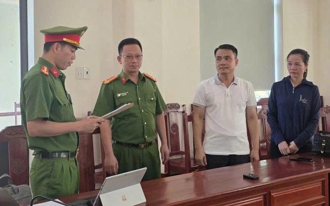 tctd-tu-truot-thanh-thu-khoa-hieu-truong-va-giao-vien-o-thanh-hoa-bi-bat-hoc-sinh-thoi-hoc-ai-chiu-trach-nhiem-1754549118.jpg