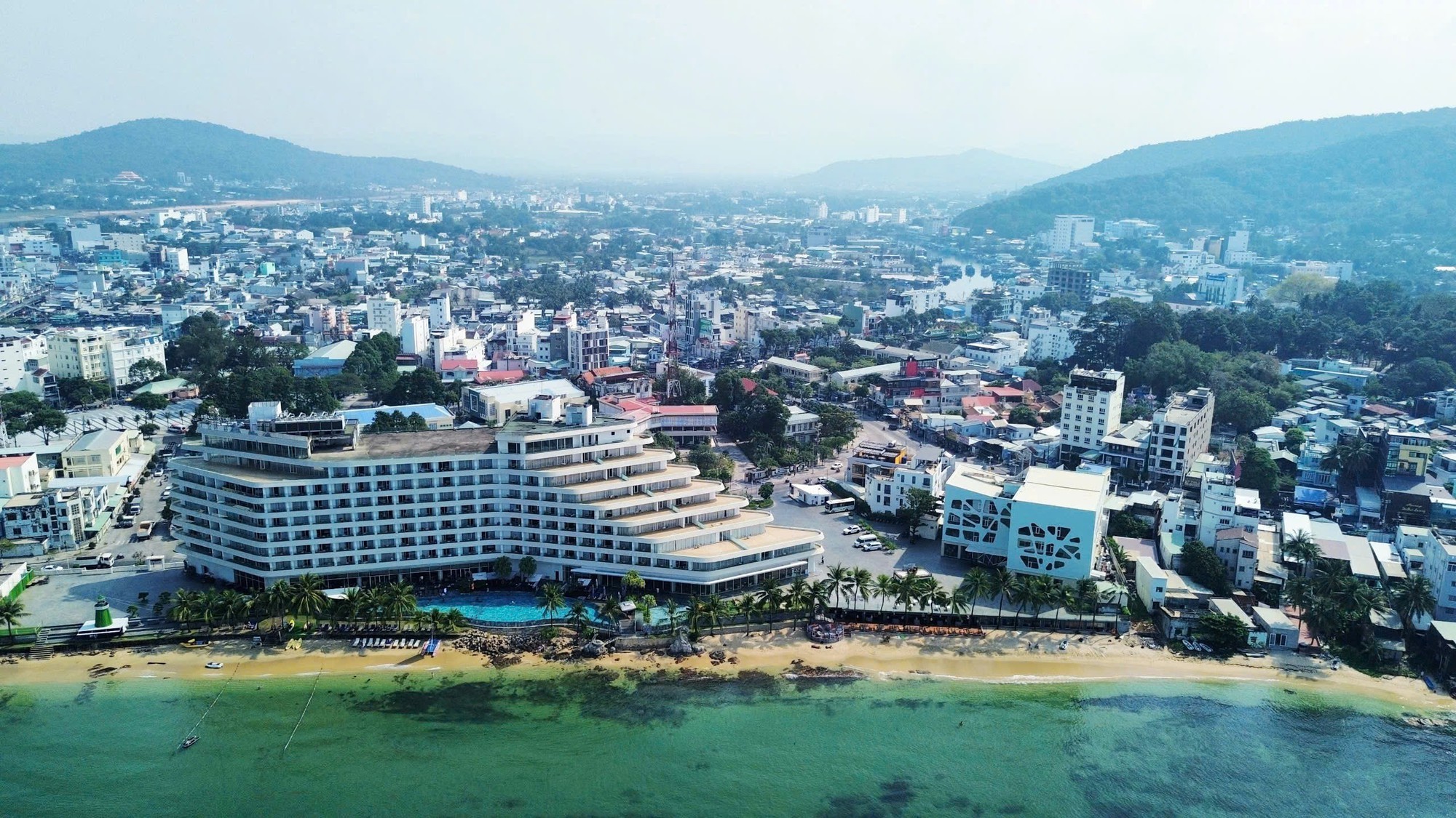 tctd-phu-quoc-mat-dien-dien-rong-lo-nguyen-nhan-tu-viec-ep-coc-ngay-tren-hanh-lang-cap-ngam-1764577443.jpg