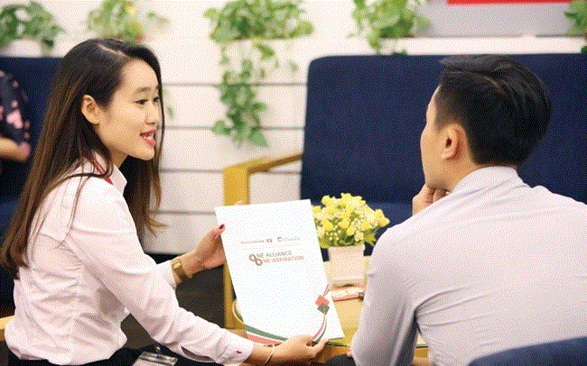 ngan-hang-ban-bao-hiem-1660641243.gif